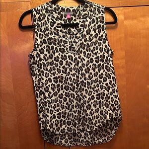Vince Camuto Animal Print Sleeveless Blouse- Leopard print